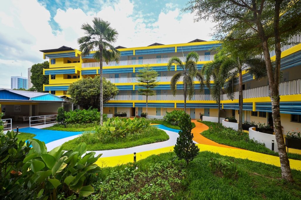 Communal garden and landscaped outdoor spaces at Commune @ Henderson designed for relaxation and interaction.